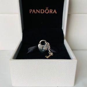 🔑PANDORA Key To My Heart